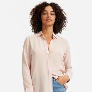 Everlane Clean Silk Relaxed Shirt in rose (light pink)